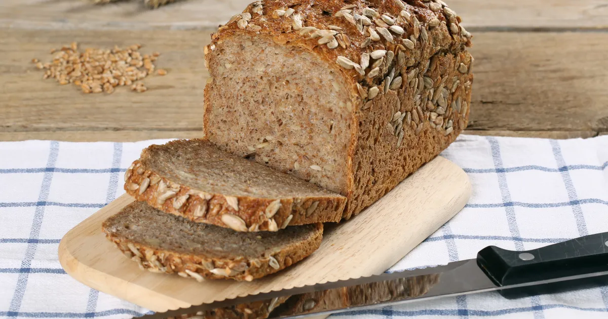 Receita de Pão Caseiro Integral com Grãos