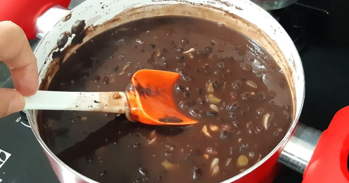 Descubra métodos incríveis para deixar seu caldo de feijão irresistivelmente espesso e saboroso. Não perca...