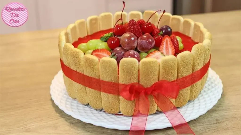 Torta Charlotte de Frutas: Aprenda a Preparar Essa Delícia de Forma Simples