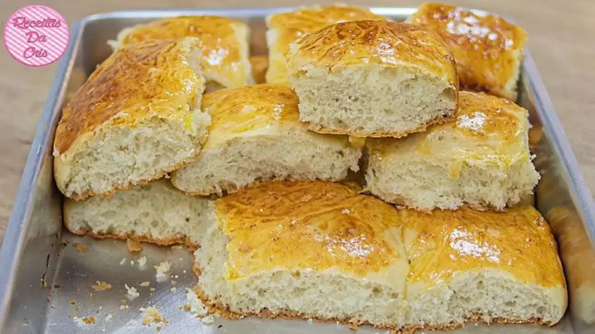Pão Fofinho Pingado de Colher: A Minha Receita Sem Sovar e Sem Enrolar