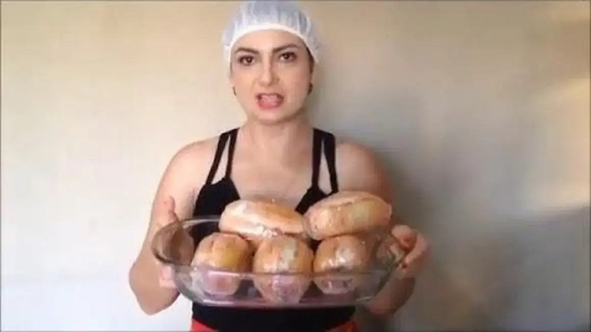Pão recheado com linguiça e carne moída: Minha experiência ao preparar essa delícia caseira
