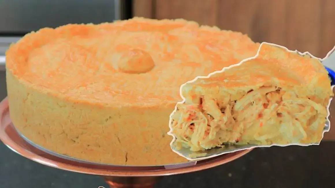 Receita de Empadão de Frango Cremoso Com Pão Velho Que Você Não Vai Resistir