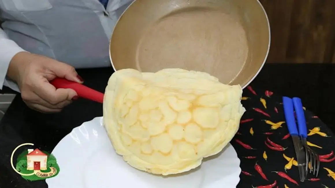 Receita de Pão de Queijo de Frigideira Recheado Com Requeijão Cremoso