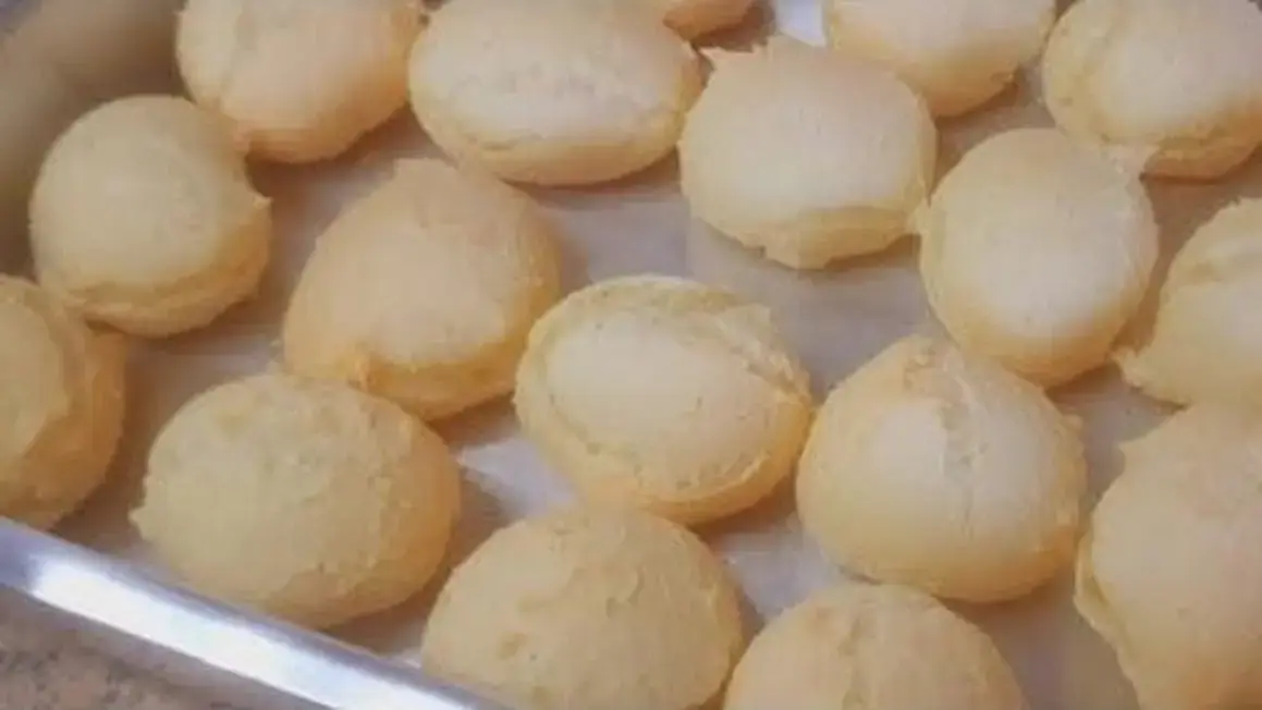 Receita de Biscoito de Polvilho que Lembra Pão de Queijo Prático e Delicioso