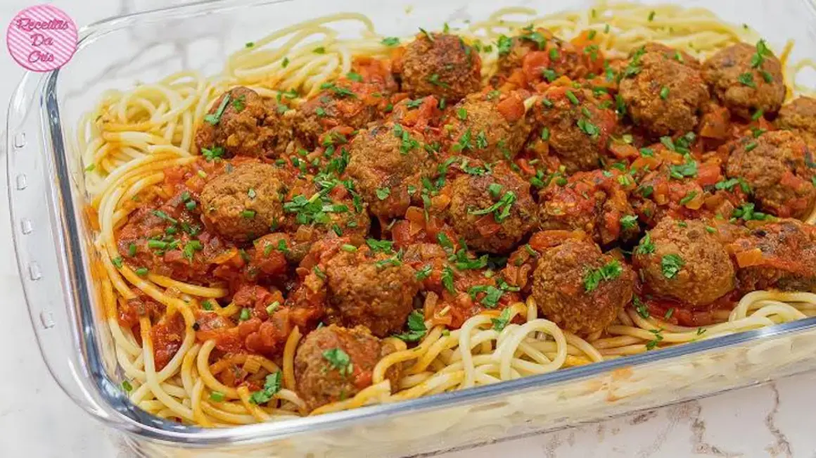 Receita de Macarronada com Almôndegas: A Melhor que Você Vai Preparar Hoje! 😋