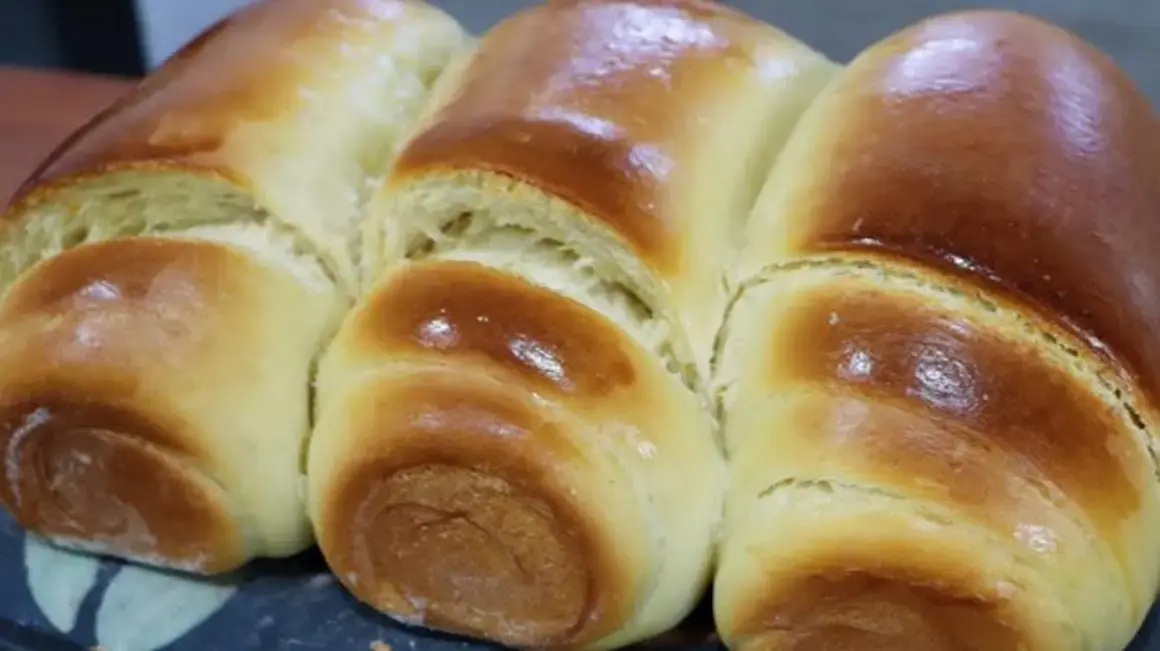 Receita de pão caseiro fofinho que vai surpreender seu café da manhã ou lanche